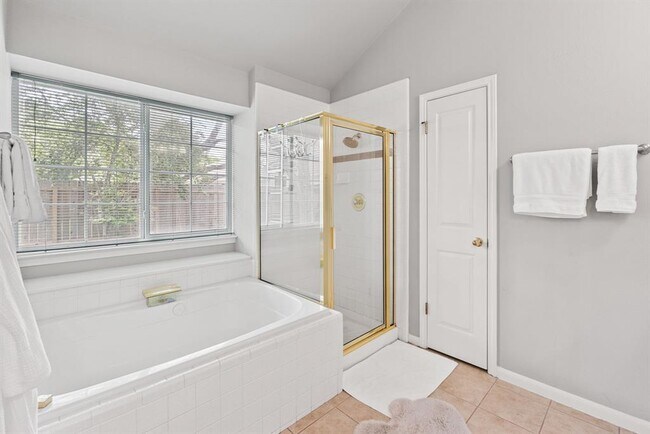 Building Photo - 9305 Donner Ln