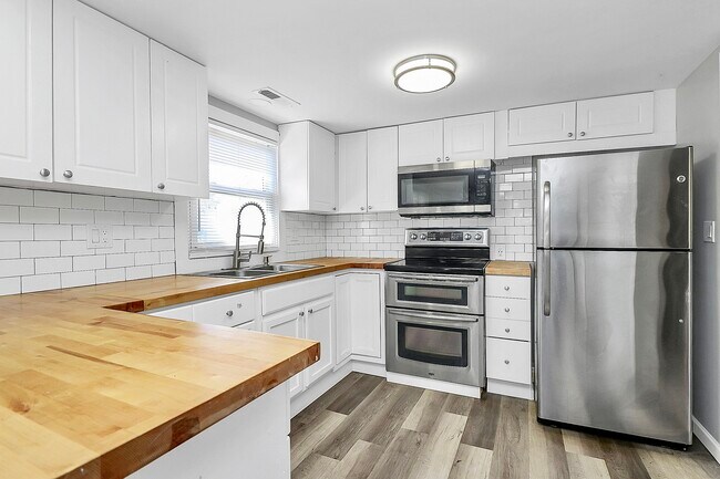 Building Photo - 4023 Brown Dr