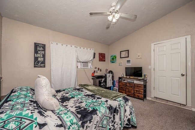 Building Photo - 4 Bedroom Rental Available February 15th!