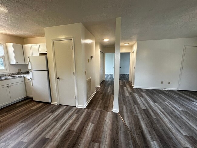 Building Photo - Newly Remodeled Duplex in Blacksburg