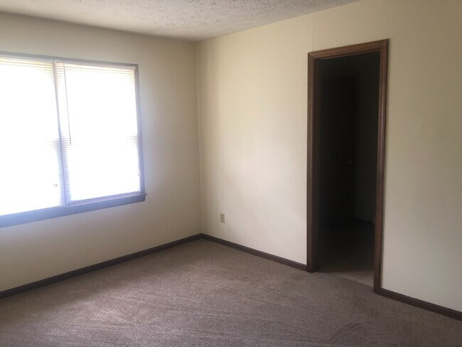 Building Photo - 111 Williamson St