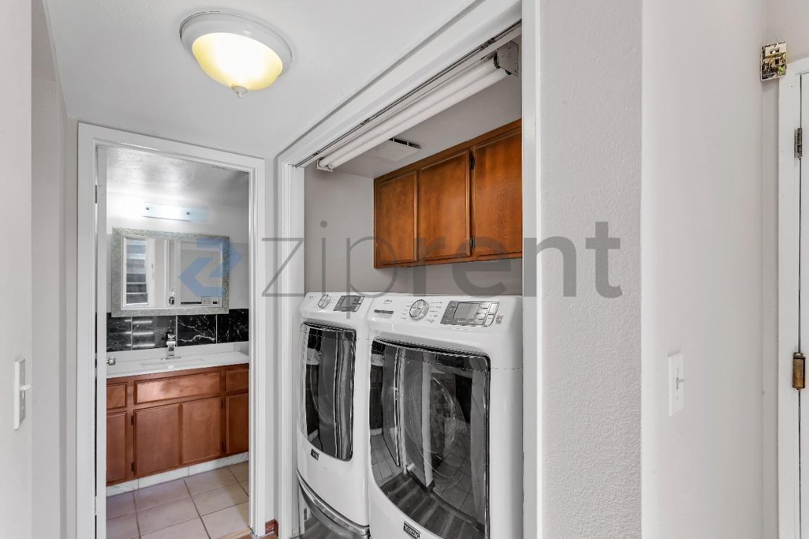 Building Photo - Unit