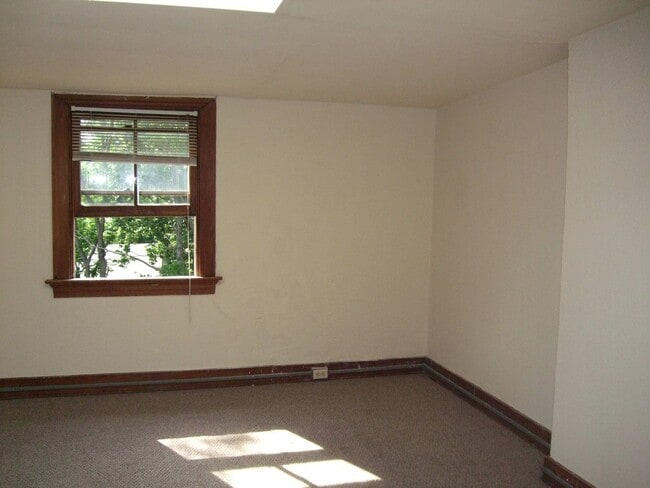 Building Photo - 3255 Bishop St