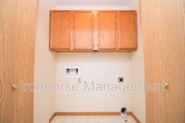 Building Photo - 2471 Wheeler Dr