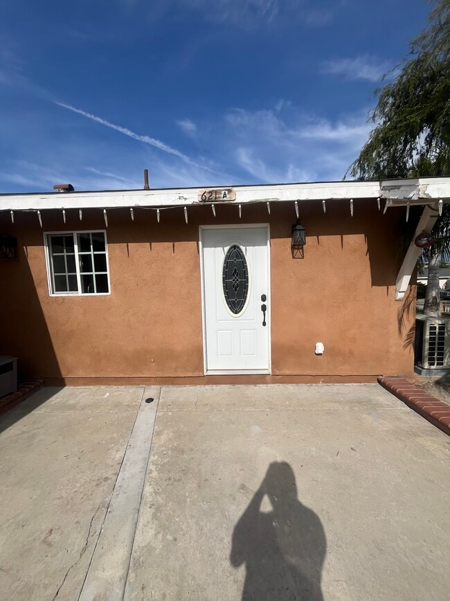 Building Photo - 621 Frandale Ave