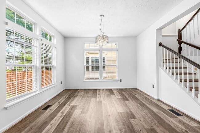 Building Photo - 210 Eisenhower Ct