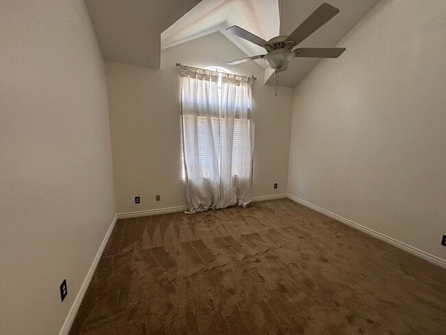 Building Photo - 2 Bedroom + Loft Condo for Rent in Canyon Country!