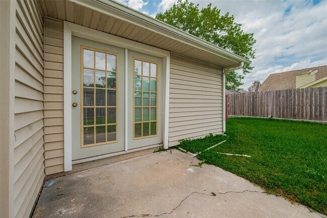 Building Photo - 15934 Barbarossa Dr
