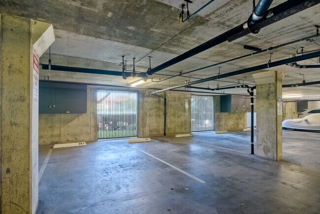 Building Photo - 441 S Sierra Ave