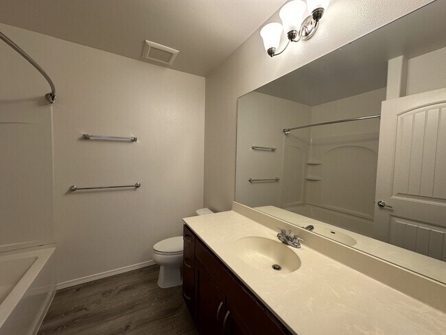 Building Photo - 1122 Kukulu St