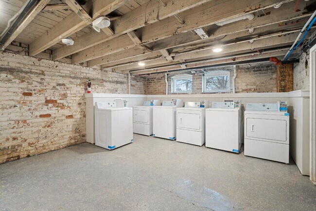 Building Photo - 702 20th St