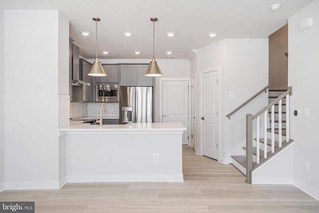 Building Photo - 44592 Strabane Ter