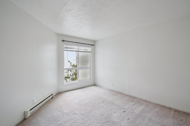 Building Photo - 370 Imperial Way
