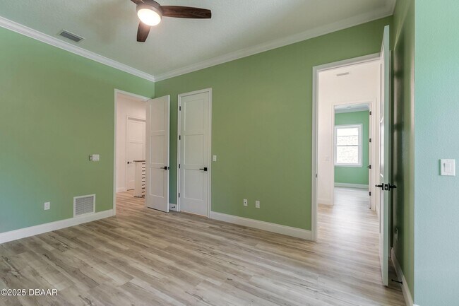 Building Photo - 6 Willow Trace Dr