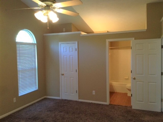 Building Photo - 725 Kent Cir