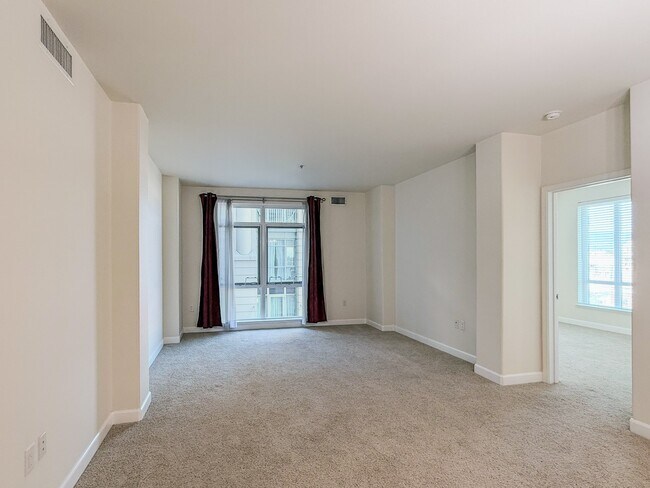 Building Photo - 423 7th St