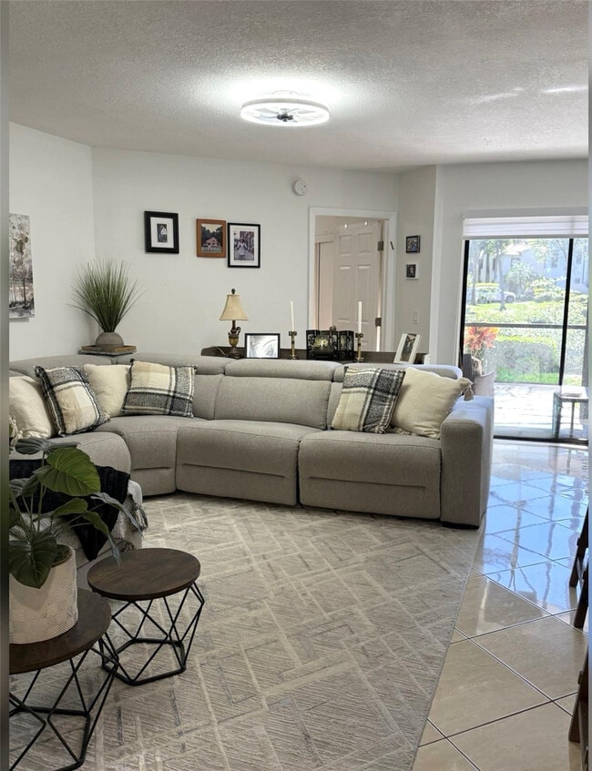 Building Photo - 8014 NW 15th Manor