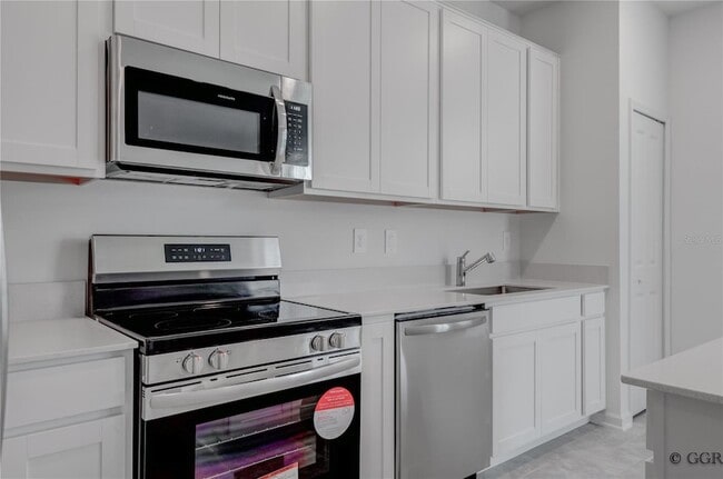 Building Photo - 3290 Laurent Lp