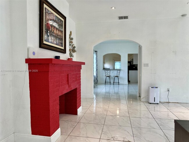 Building Photo - 1284 NW 39th St