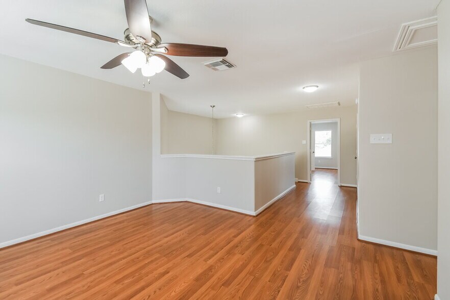 Building Photo - 1060 Cabot Cove