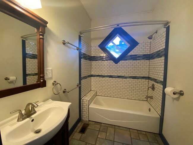 Building Photo - 3 Bedroom Home for Rent - HR Heights