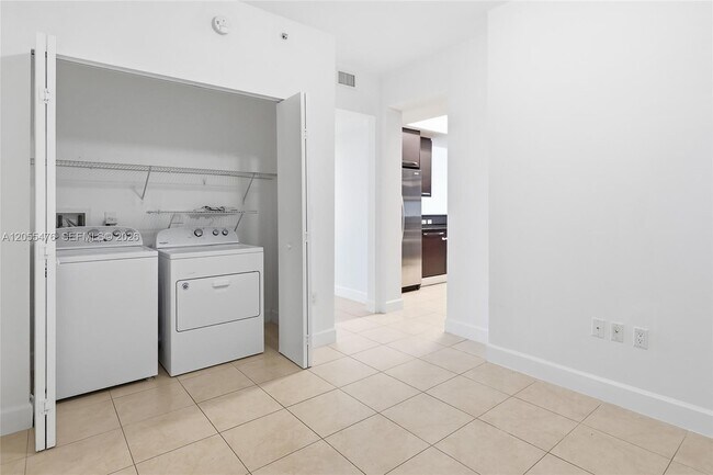 Building Photo - 3030 NE 188th St