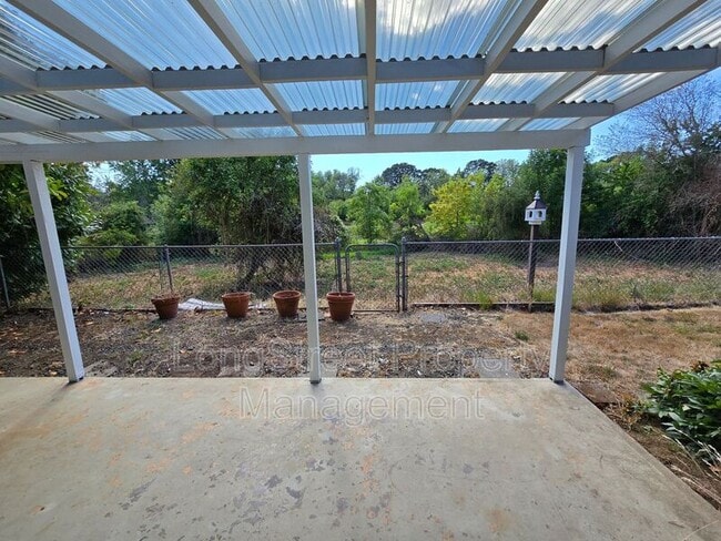 Building Photo - 2550 NE Seavy Cir