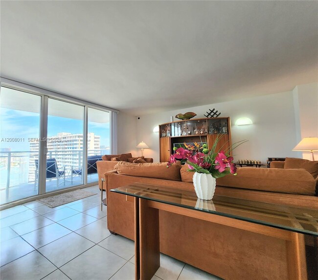 Building Photo - 2030 S Ocean Dr