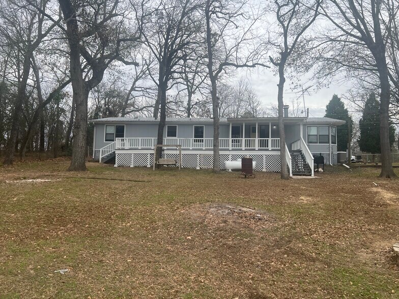 Building Photo - 2140 Hickory St