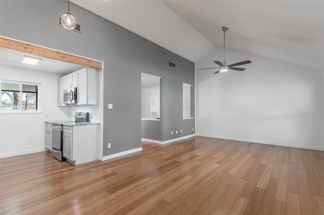 Building Photo - 356 Peach Is Rd