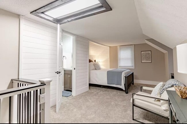 Building Photo - 906 North Main Street