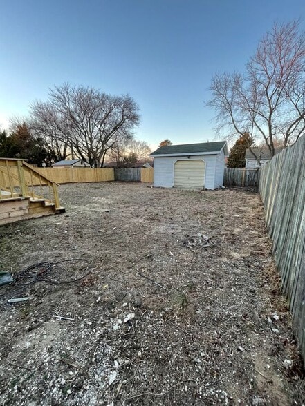 Building Photo - 112 E 4th St