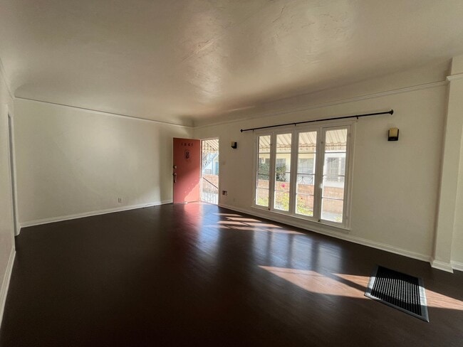 Building Photo - Lower level 1+1 w/in-unit laundry, assigned parking + water included!