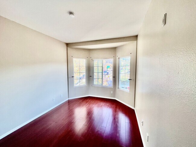 Building Photo - Spacious Remodeled Condo at River Colony C...