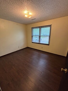 Building Photo - 1461 Valley View Dr