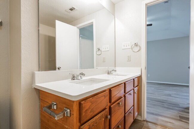 Building Photo - 1009 Neptune Ct