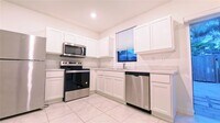 Building Photo - 1232 NE 5th Ct