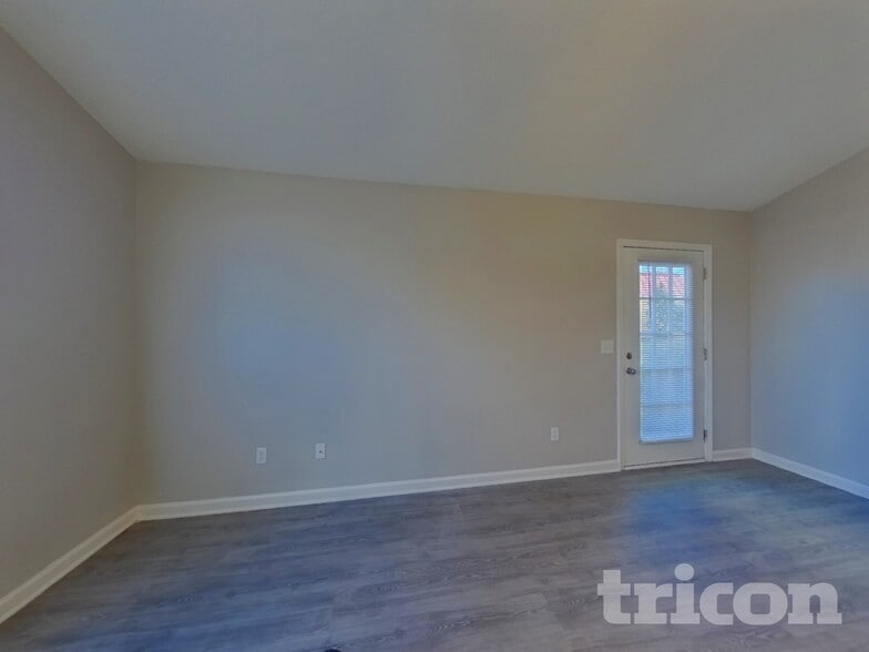 Building Photo - 255 Legend Oaks Dr