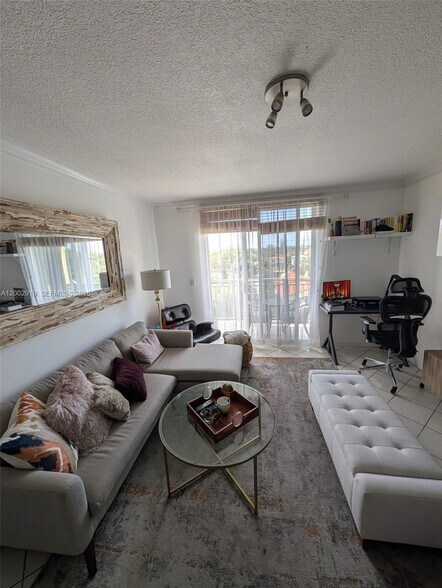 Building Photo - 3500 Coral Way
