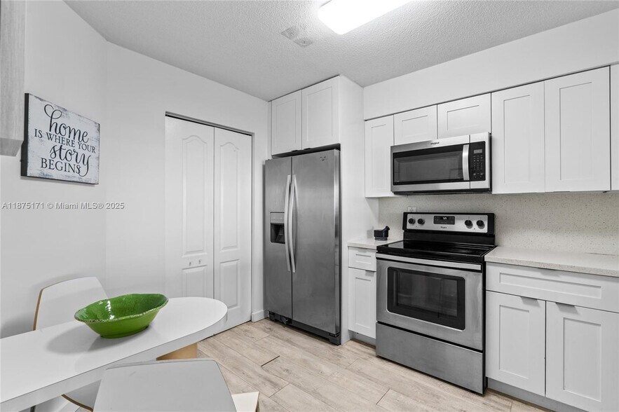 Building Photo - 5757 Collins Ave