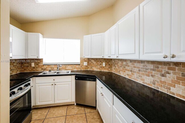 Building Photo - 1906 SW 123rd Ave