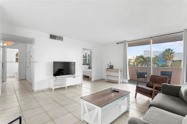Building Photo - 9440 W Bay Harbor Dr