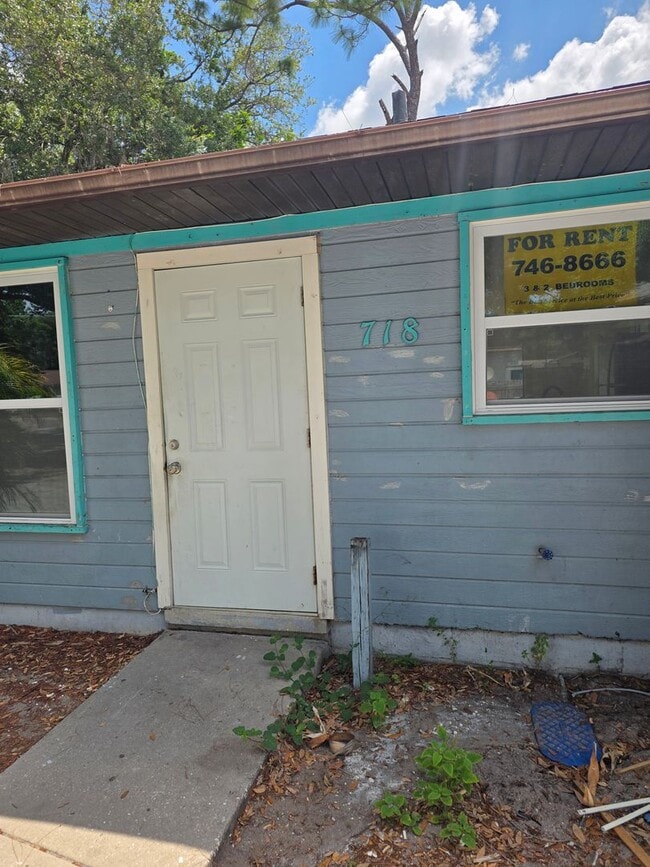 Building Photo - 718 26th Ave E