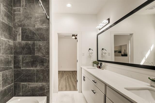 Building Photo - 2618 Carpenter Ave