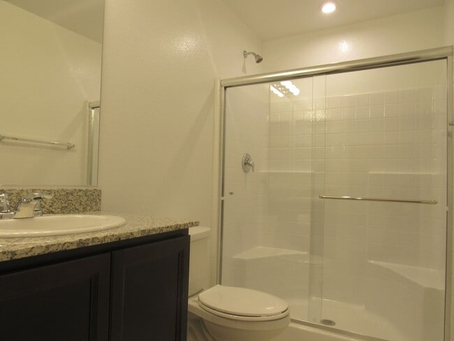 Building Photo - 3 Bedroom Townhome located near Nellis Base!