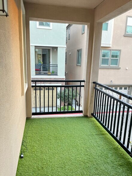 Building Photo - 2880 Patcham Cmn