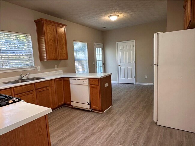 Building Photo - 305 Hulan Way