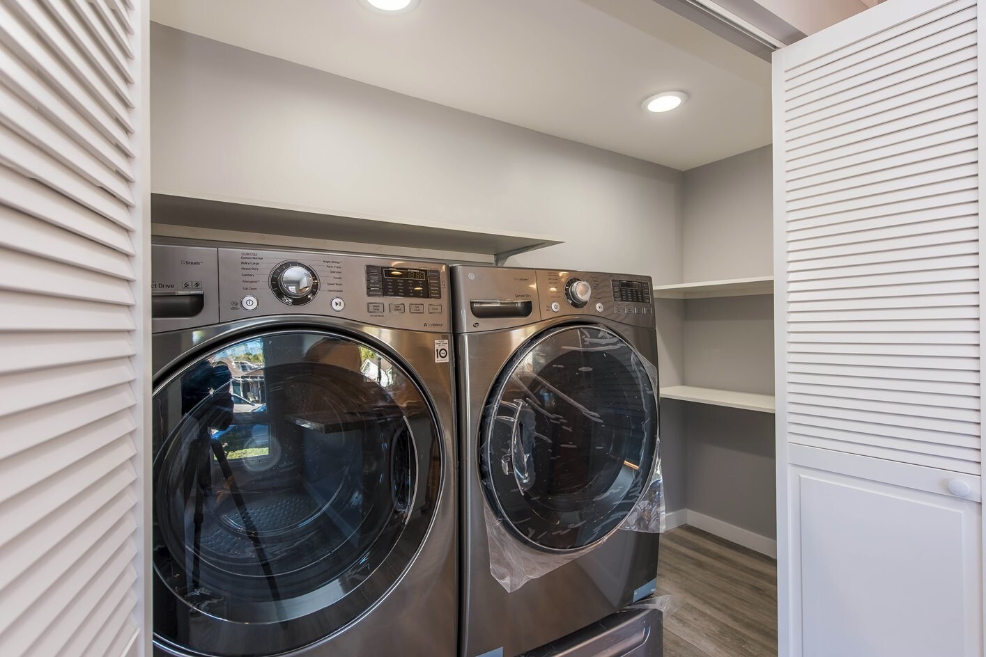 Laundry Room - 4710 E Shaw St