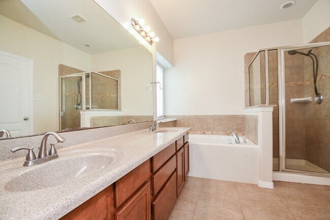 Building Photo - 5327 Laura Lee Ln