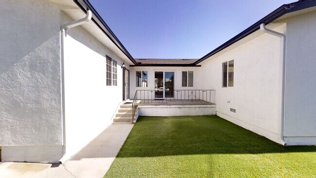 Building Photo - Beautiful 7BD/4BA on Mary